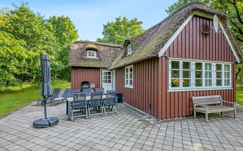 Fina - 15Km from the Sea: Hütte, Zuhause, Haus, Dach, Veranda, Estate, Abstellgleis, Gartenbauten, Bauernhaus, Garten