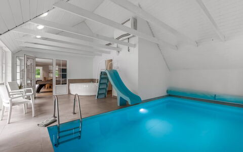 Nilla - 2.1Km from the Sea: Flooring, Decke, Fussboden, Interior Design, Schwimmbad, Dachboden, Resort, Design, Hotel, Hartholz