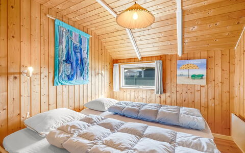 Sofie - 150M from the Sea: Holz, Zuhause, Schlafzimmer, Hütte, Bedding, Blockhaus, Winter, Bett, Einfrieren, Bettdecke