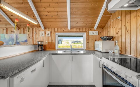 Sofie - 150M from the Sea: Holz, Küche, Hartholz, Holzbeize, Winter, Daylighting, Aluminium, Planke