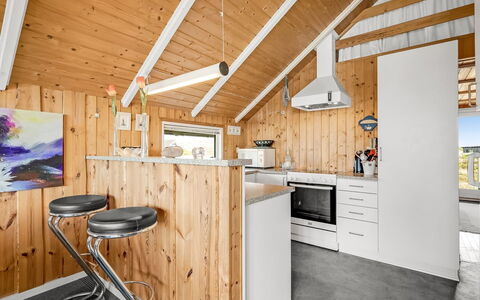 Sofie - 150M from the Sea: Holz, Decke, Zuhause, Küche, Hütte, Holzbeize, Blockhaus, Planke, Light Fixture, Hartholz