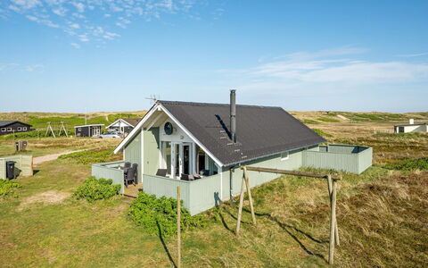 Sofie - 150M from the Sea: Dach, Einfach, Grundstueck, Ländliches Gebiet, Zuhause, Estate, Feld, Hütte, Rasen, Vorort