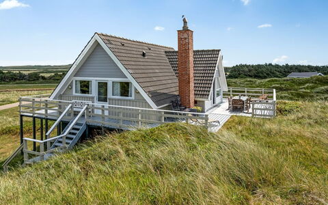 Agga - 200M from the Sea: Zuhause, Haus, Hütte, Die Architektur, Dach, Bauernhaus, Estate, Steigung, Veranda, Prärie