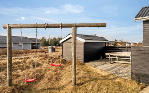 Withger - 300M from the Sea: Haus, Dach, Zuhause, Hütte, Schuppen, Gartenbauten, Abstellgleis, Garten, Blockhaus, Hütte