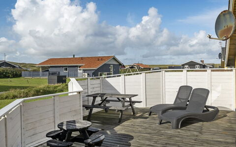 Hebba - 300M from the Sea: Strauch, Urban Design, Ground, Backstein, Wohnung, Estate, Mauerwerk, Balkon, Landscaping