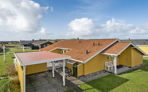 Hebba - 300M from the Sea: Strauch, Urban Design, Ground, Backstein, Wohnung, Estate, Mauerwerk, Balkon, Landscaping