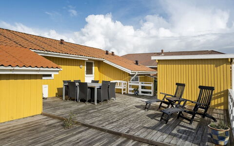 Hebba - 300M from the Sea: Strauch, Urban Design, Ground, Backstein, Wohnung, Estate, Mauerwerk, Balkon, Landscaping