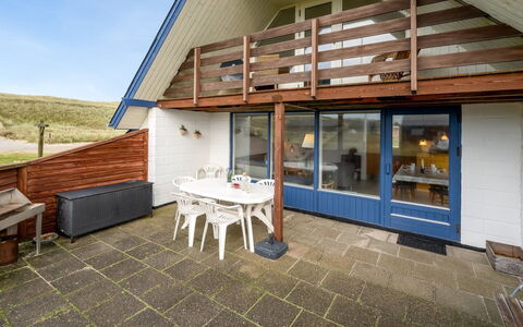 Eringisl - 50M from the Sea: Schwimmbad, Gebirge, Eco Hotel, Resort, Estate, Senke, Villa, Landscaping, Ferienort, Hinterhof