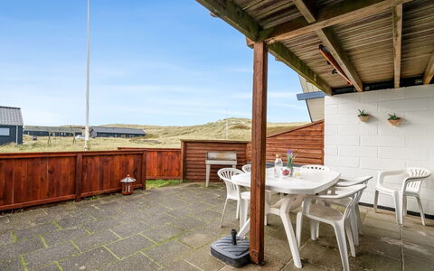 Eringisl - 50M from the Sea: Schwimmbad, Gebirge, Eco Hotel, Resort, Estate, Senke, Villa, Landscaping, Ferienort, Hinterhof