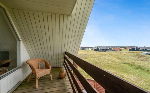 Eringisl - 50M from the Sea: Schwimmbad, Gebirge, Eco Hotel, Resort, Estate, Senke, Villa, Landscaping, Ferienort, Hinterhof