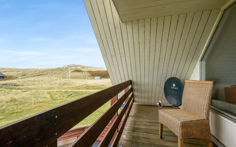 Eringisl - 50M from the Sea: Schwimmbad, Gebirge, Eco Hotel, Resort, Estate, Senke, Villa, Landscaping, Ferienort, Hinterhof