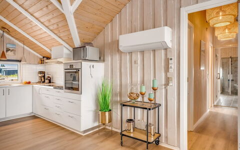 Doris - 150M from the Sea: Interior Design, Holz, Flooring, Decke, Möbel, Light Fixture, Fussboden, Beleuchtung, Holzboden, Küche