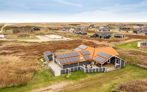 Doris - 150M from the Sea: Dach, Grundstueck, Ländliches Gebiet, Hütte, Feld, Prärie, Estate, Dorf, Schuppen, Bauernhaus