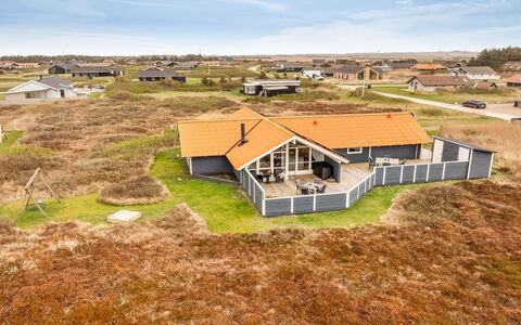 Doris - 150M from the Sea: Dach, Haus, Zuhause, Grundstueck, Ländliches Gebiet, Hütte, Einfach, Estate, Dorf, Bauernhaus
