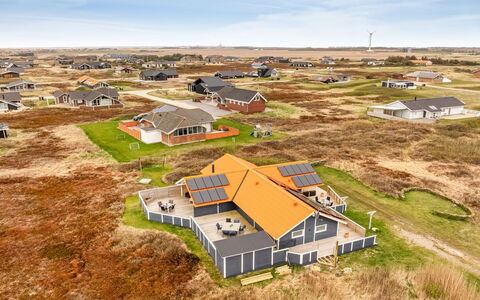Doris - 150M from the Sea: Haus, Einfach, Grundstueck, Ländliches Gebiet, Feld, Prärie, Estate, Dorf, Bauernhof, Luftaufnahmen