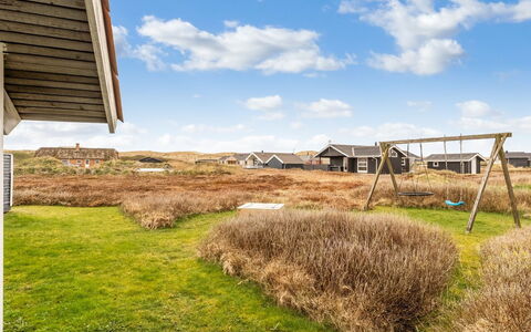 Doris - 150M from the Sea: Dach, Grundstueck, Hütte, Zuhause, Ländliches Gebiet, Schuppen, Abstellgleis, Gartenbauten, Blockhaus, Hütte