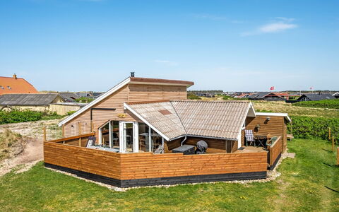Arla - 200M from the Sea: Holz, Dach, Die Architektur, Zuhause, Haus, Hütte, Abstellgleis, Hartholz, Steigung, Estate
