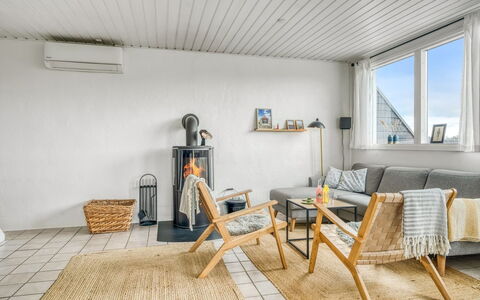 Gudmand - 200M from the Sea: Holz, Möbel, Flooring, Fussboden, Interior Design, Holzboden, Stuhl, Decke, Wohnzimmer, Hartholz