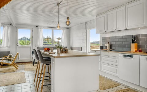 Gudmand - 200M from the Sea: Küche, Flooring, Countertop, Holz, Möbel, Cabinetry, Küchengerät, Fussboden, Interior Design, Major Appliance