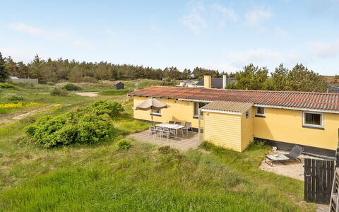 Suki - 650M from the Sea: Holz, Dach, Die Architektur, Zuhause, Haus, Hütte, Abstellgleis, Hartholz, Steigung, Estate