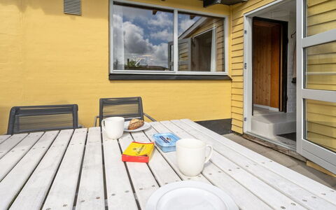 Suki - 650M from the Sea: Holz, Holzbeize, Planke, Hartholz, Hütte, Deck, Abstellgleis, Schatten, Holzboden, Gartenbauten