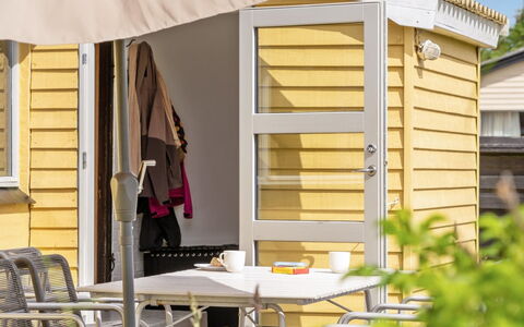 Suki - 650M from the Sea: Holz, Holzbeize, Planke, Hartholz, Hütte, Deck, Abstellgleis, Schatten, Holzboden, Gartenbauten