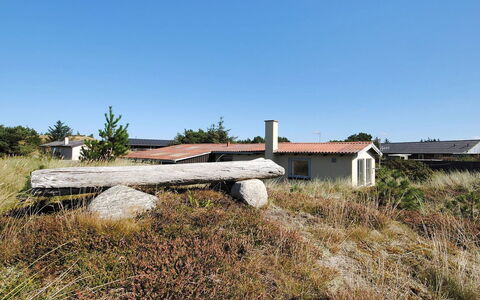 Suki - 650M from the Sea: Holz, Dach, Die Architektur, Zuhause, Haus, Hütte, Abstellgleis, Hartholz, Steigung, Estate