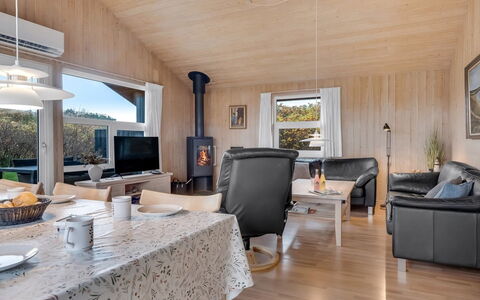Sofja - 150M from the Sea: Holz, Möbel, Zuhause, Interior Design, Decke, Haus, Flooring, Wohnzimmer, Zimmer, Fussboden