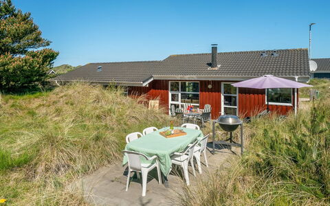Sighwarth - 350M from the Sea: Gras, Haus, Dach, Hütte, Zuhause, Strauch, Bauernhaus, Grundstueck, Ländliches Gebiet