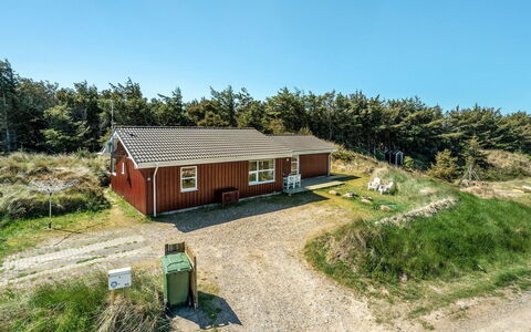 Sighwarth - 350M from the Sea: Gras, Haus, Dach, Hütte, Zuhause, Strauch, Bauernhaus, Grundstueck, Ländliches Gebiet