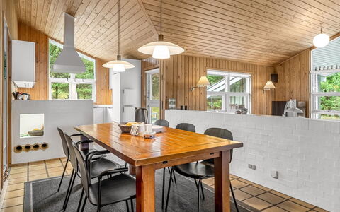 Hereth - 700M from the Sea: Holz, Interior Design, Decke, Light Fixture, Möbel, Flooring, Küche & Esszimmer Tisch, Küche, Fussboden, Zuhause