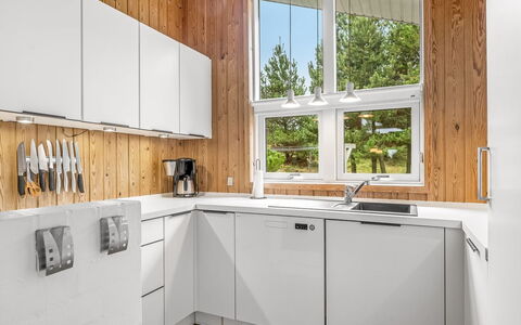Hereth - 700M from the Sea: Küche, Holz, Küchengerät, Countertop, Flooring, Cabinetry, Interior Design, Major Appliance, Fussboden, Möbel