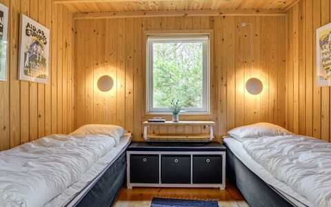 Hereth - 700M from the Sea: Holz, Schlafzimmer, Interior Design, Decke, Flooring, Bett, Fussboden, Zimmer, Bettdecke, Bedding