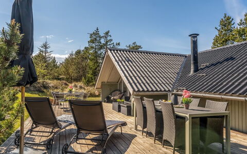 Ejla - 600M from the Sea: Hütte, Zuhause, Haus, Dach, Veranda, Estate, Abstellgleis, Gartenbauten, Bauernhaus, Garten