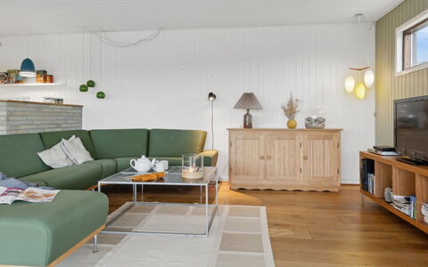 Jobst - 150M from the Sea: Holz, Flooring, Interior Design, Möbel, Fussboden, Wohnzimmer, Couch, Zuhause, Holzboden