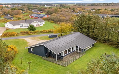 Franke - 1.1Km from the Sea: Decke, Flooring, Interior Design, Fussboden, Verbundwerkstoff, Möbel, Resort, Hotel, Design, Daylighting