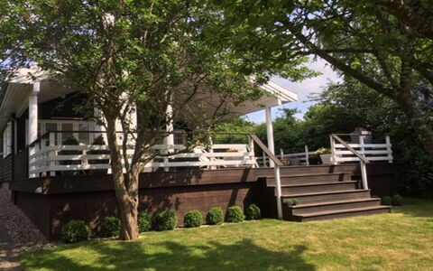 Amine - 700M from the Sea: Holz, Schatten, Hartholz, Veranda, Garten, Rasen, Holzbeize, Treppe, Deck, Garten