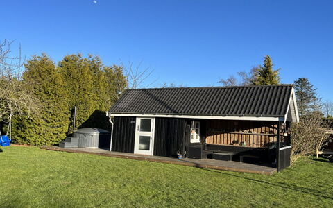 Annegret - 250M from the Sea: Gras, Haus, Dach, Zuhause, Hütte, Strauch, Grundstueck, Ländliches Gebiet, Bauernhaus, Ground