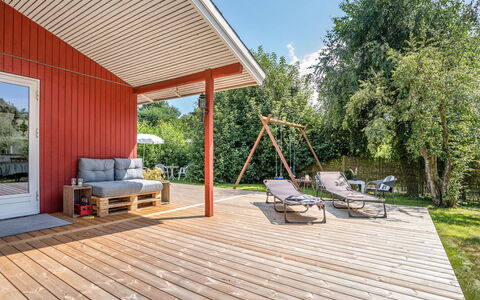 Mile - 260M from the Sea: Gras, Strauch, Haus, Garten, Zuhause, Hütte, Grundstueck, Rasen, Ground