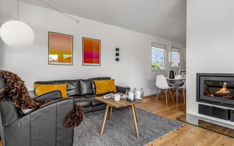 Allaine - 500M from the Sea: Holz, Flooring, Couch, Interior Design, Wohnzimmer, Holzboden, Zuhause, Fussboden, Möbel, Zimmer