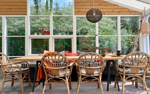 Kiris - 800M from the Sea: Flooring, Wand, Fussboden, Interior Design, Holz, Decke, Holzboden, Beleuchtung, Möbel, Laminatboden