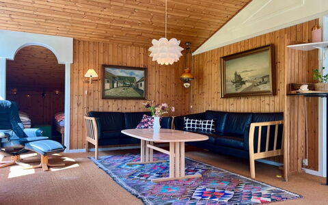Kiris - 800M from the Sea: Flooring, Wand, Fussboden, Interior Design, Holz, Decke, Holzboden, Beleuchtung, Möbel, Laminatboden
