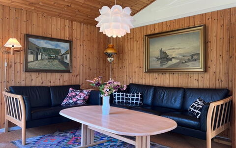 Kiris - 800M from the Sea: Flooring, Wand, Fussboden, Interior Design, Holz, Decke, Holzboden, Beleuchtung, Möbel, Laminatboden
