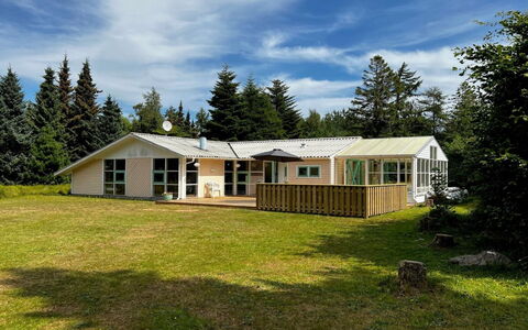 Kiris - 800M from the Sea: Flooring, Wand, Fussboden, Interior Design, Holz, Decke, Holzboden, Beleuchtung, Möbel, Laminatboden
