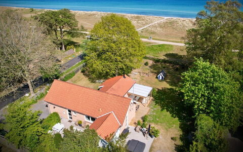 Marjukka - 10M from the Sea: Strauch, Urban Design, Ground, Backstein, Wohnung, Estate, Mauerwerk, Balkon, Landscaping