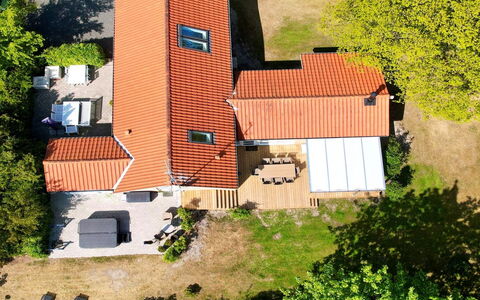 Marjukka - 10M from the Sea: Strauch, Urban Design, Ground, Backstein, Wohnung, Estate, Mauerwerk, Balkon, Landscaping