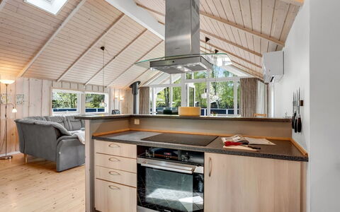 Alger - 800M from the Sea: Küche, Holz, Interior Design, Countertop, Flooring, Decke, Möbel, Armatur, Fussboden, Major Appliance