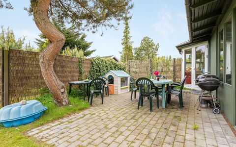 Odstanus - 575M from the Sea: Wohngebiet, Dach, Vorort, Auffahrt, Estate, Kamin