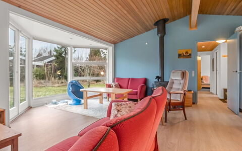 Odstanus - 575M from the Sea: Wohngebiet, Dach, Vorort, Auffahrt, Estate, Kamin