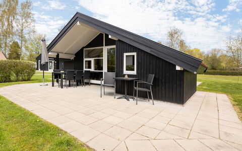 Uolevi - 200M from the Sea: Flooring, Wand, Fussboden, Interior Design, Holz, Decke, Holzboden, Beleuchtung, Möbel, Laminatboden